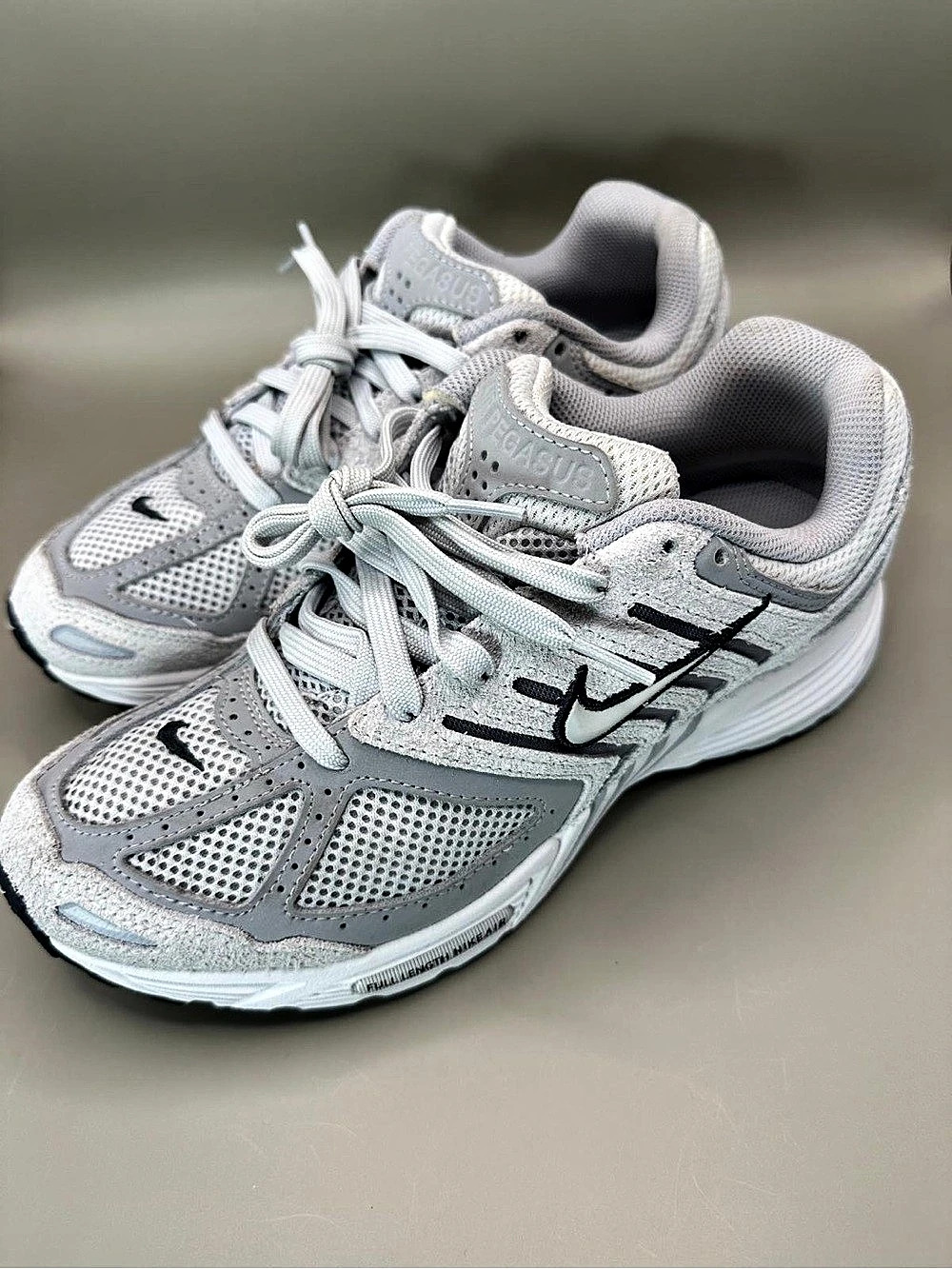 Nike Air Pegasus 2K5 Women’s Shoes Pure Platinum /Golf Grey Size 9.5.
